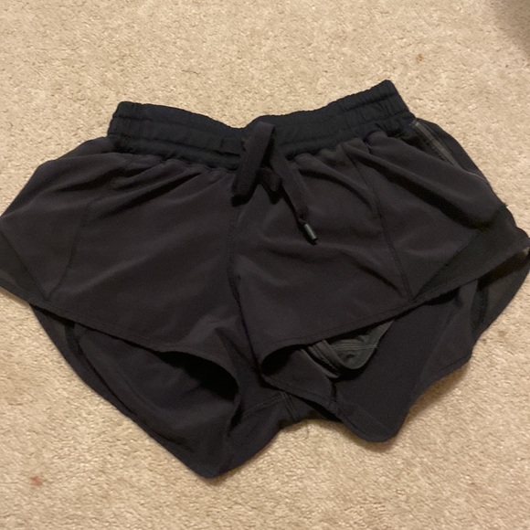 Fairly worn good as new lulu Hotty hot shorts. Only accepting payment online. - Picture 2 of 3